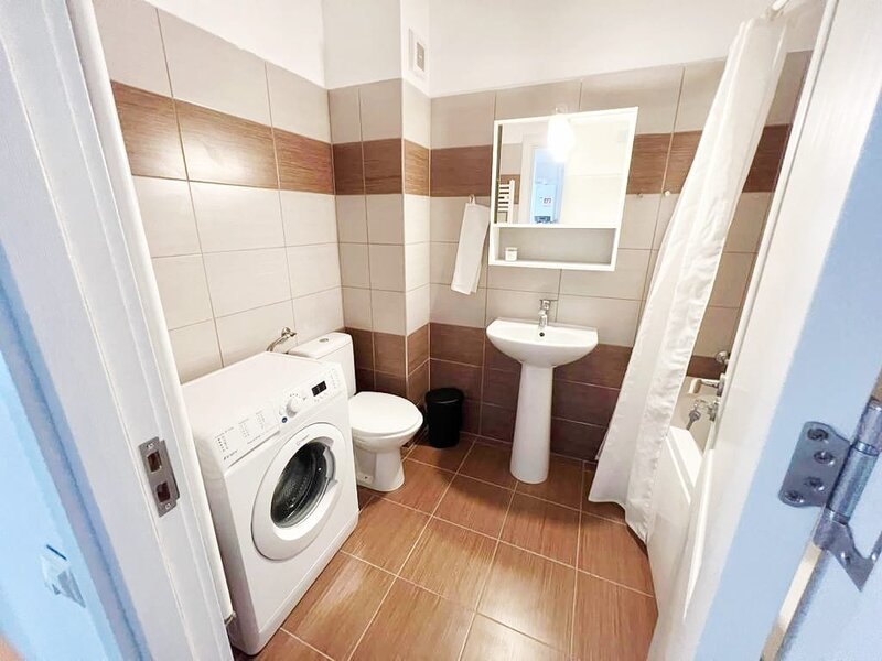 Bloc 2016, Metrou Piata Iancului, 2 camere 60 mp , Centrala Proprie, Modern